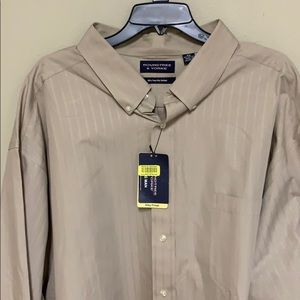 NWT! Roundtree & Yorke khaki long sleeve button down shirt